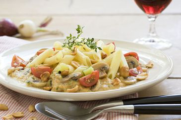 Penne mit Zucchini-Erdnuss-Sauce